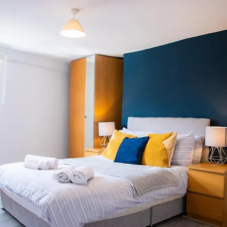 Charming City Centre Apartment That Was Great For Contractors Reading Exterior photo